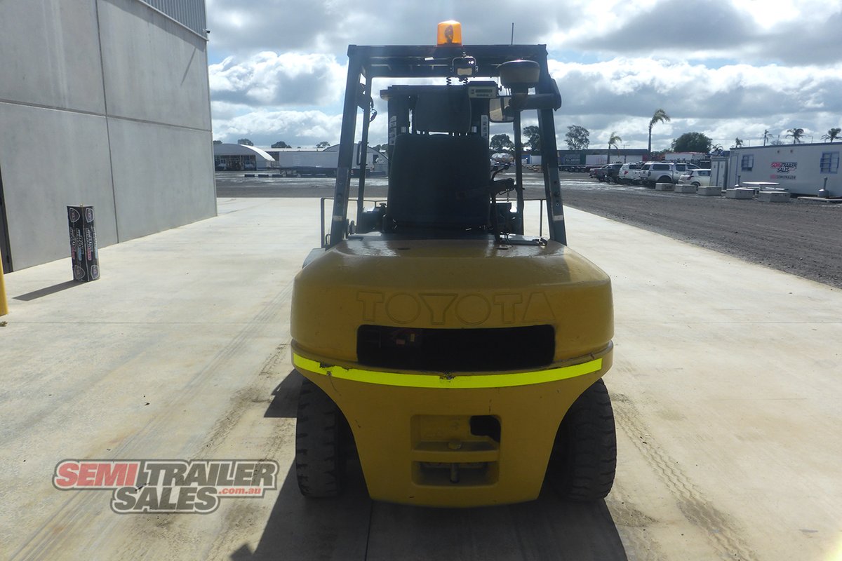 TOYOTA FORKLIFT 02-6FD40