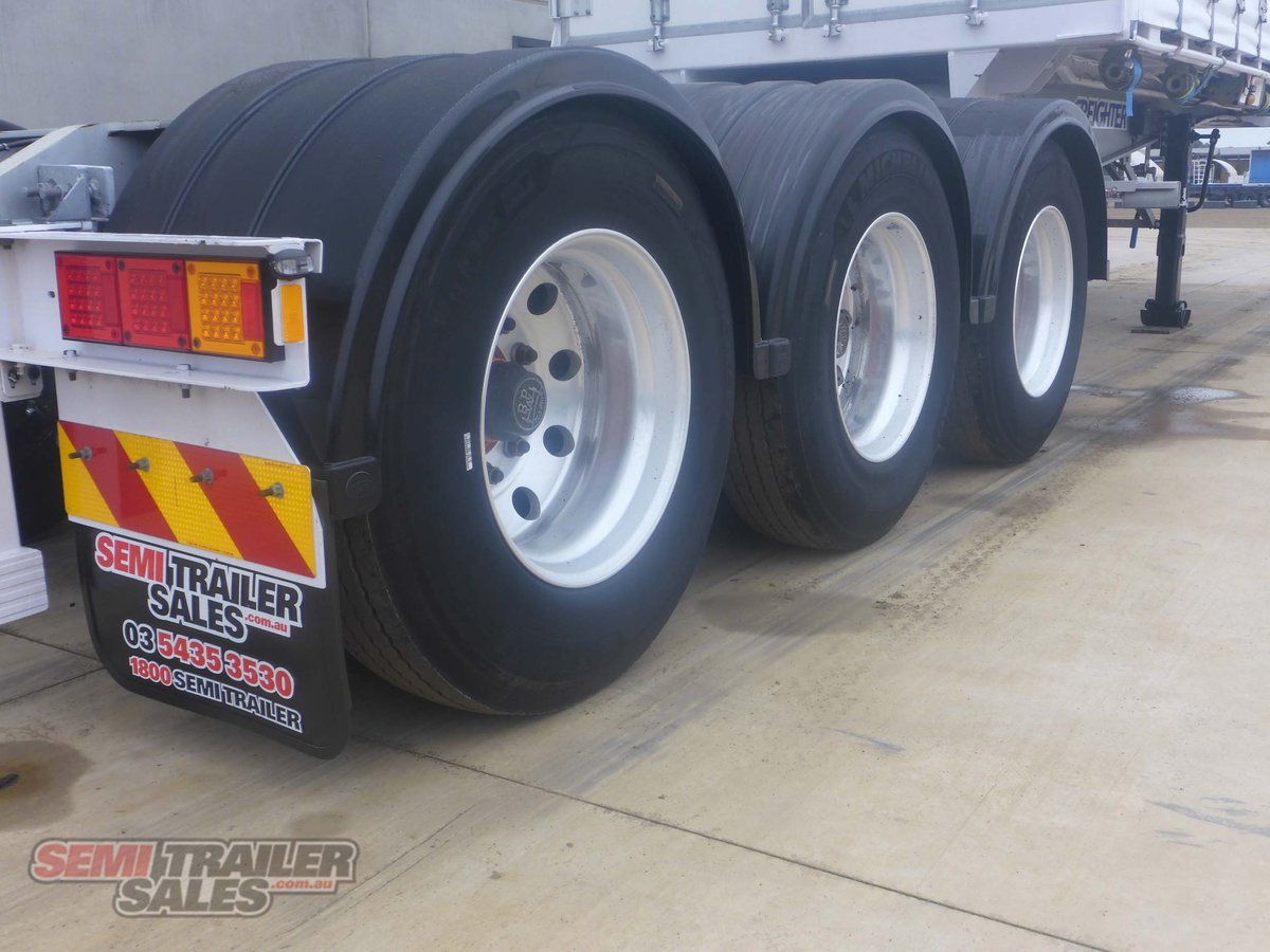 MAXITRANS CURTAINSIDER TRAILER