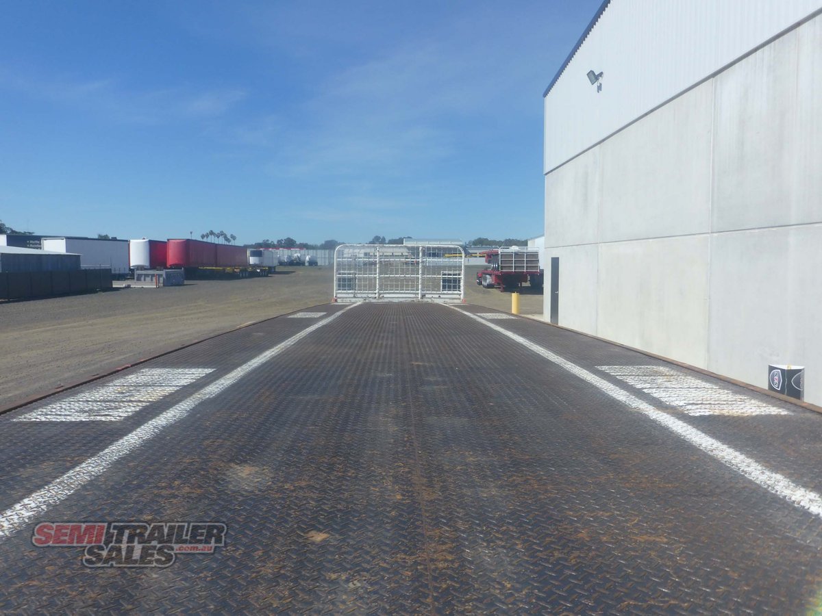 1993 BARKER FLAT DECK TRAILER FLAT TOP WITH REAR MOFFETT MOUNT