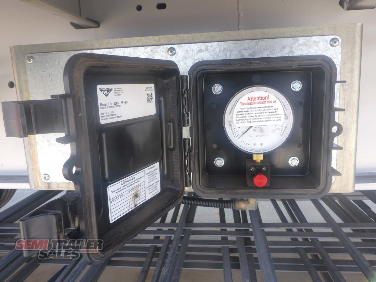 MAXITRANS FLAT TOP TRAILER