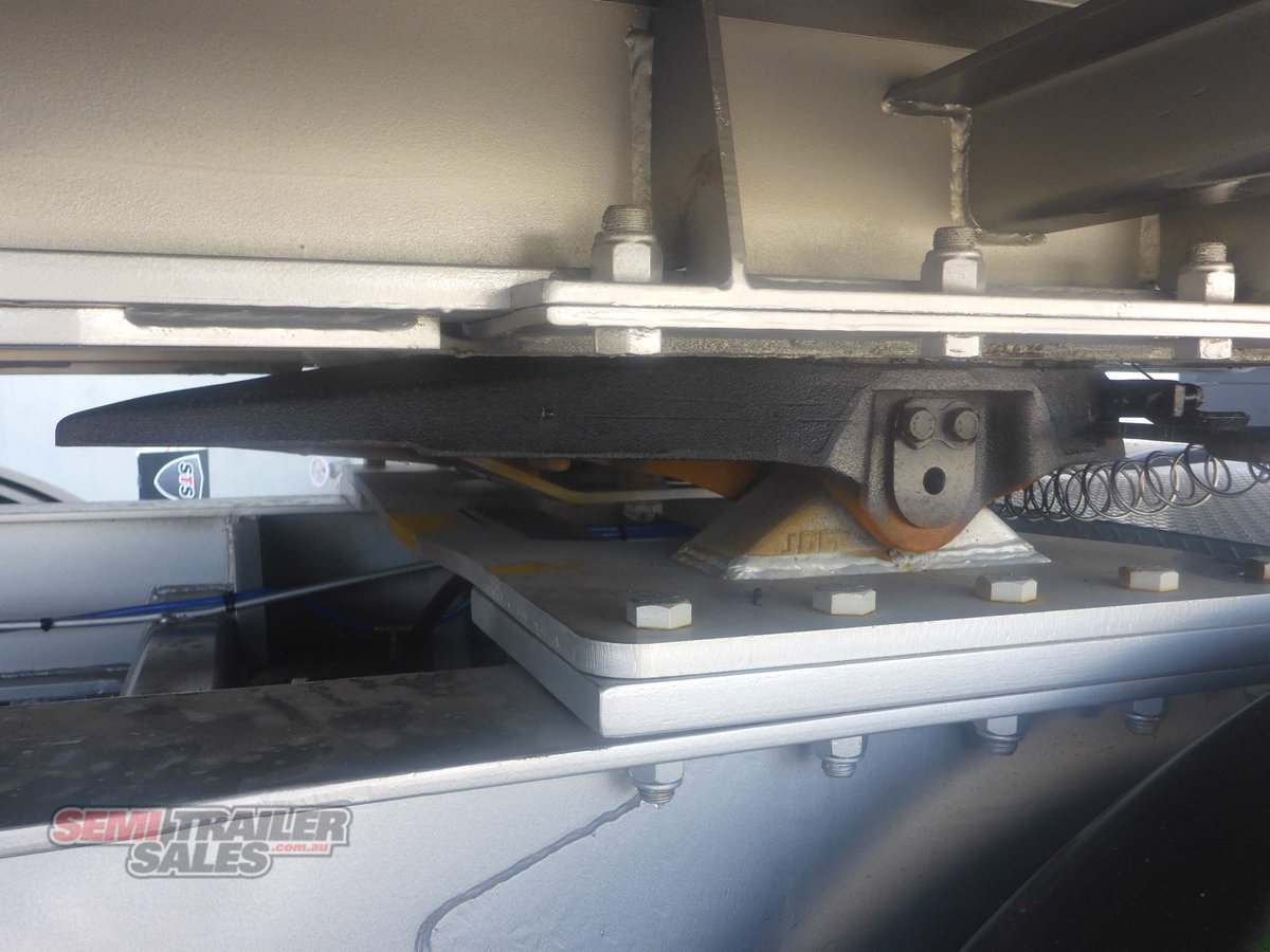KRUEGER FLAT TOP TRAILER