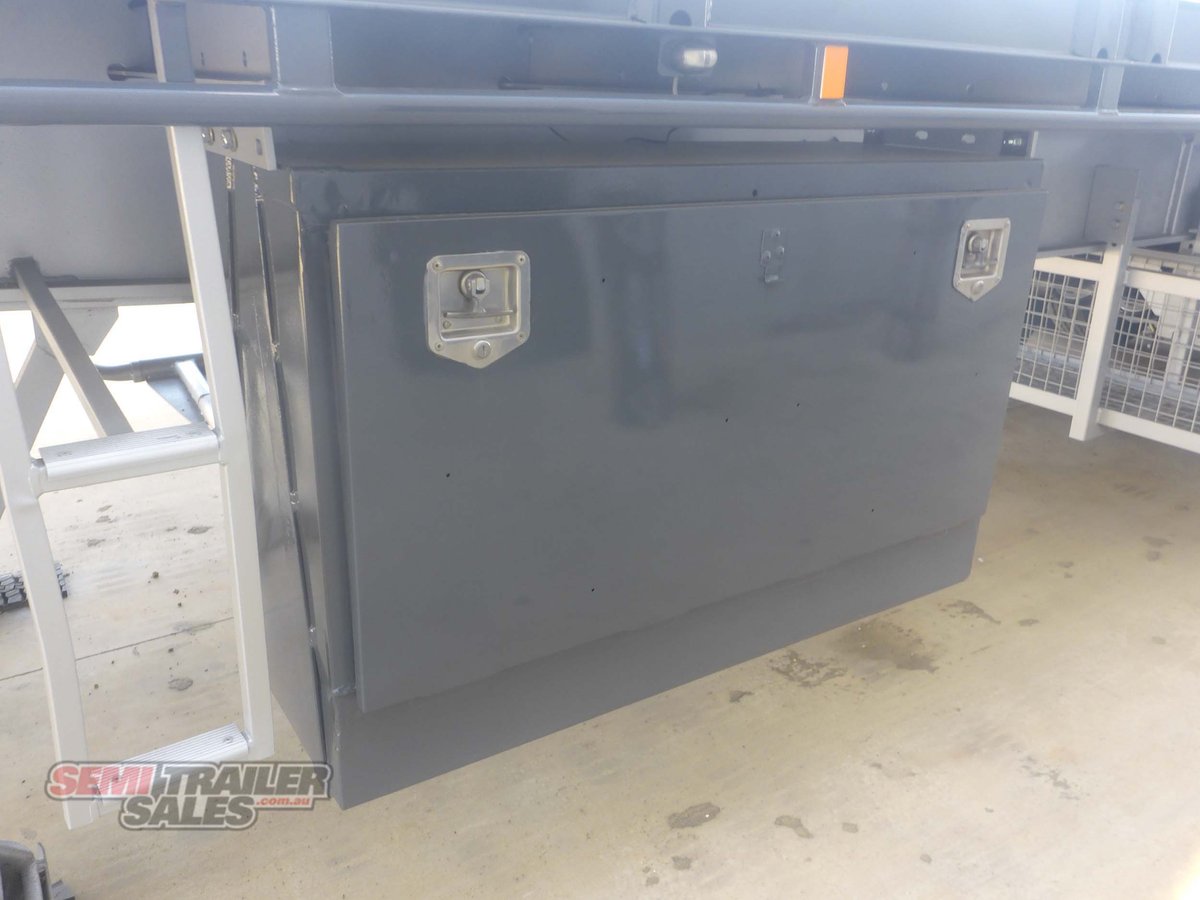 KRUEGER FLAT TOP TRAILER