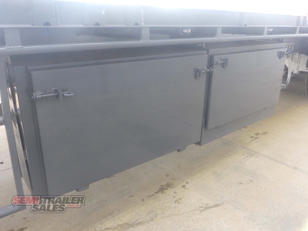 KRUEGER FLAT TOP TRAILER