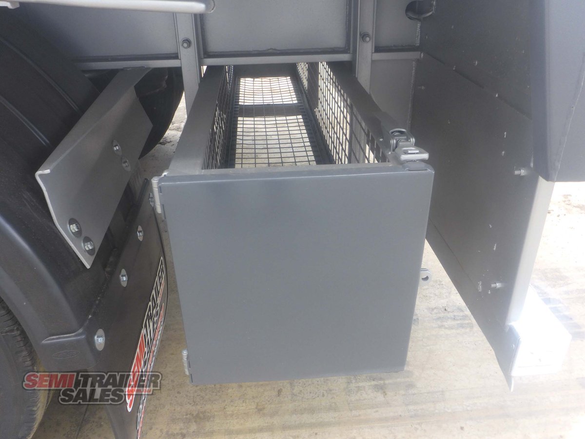 KRUEGER FLAT TOP TRAILER