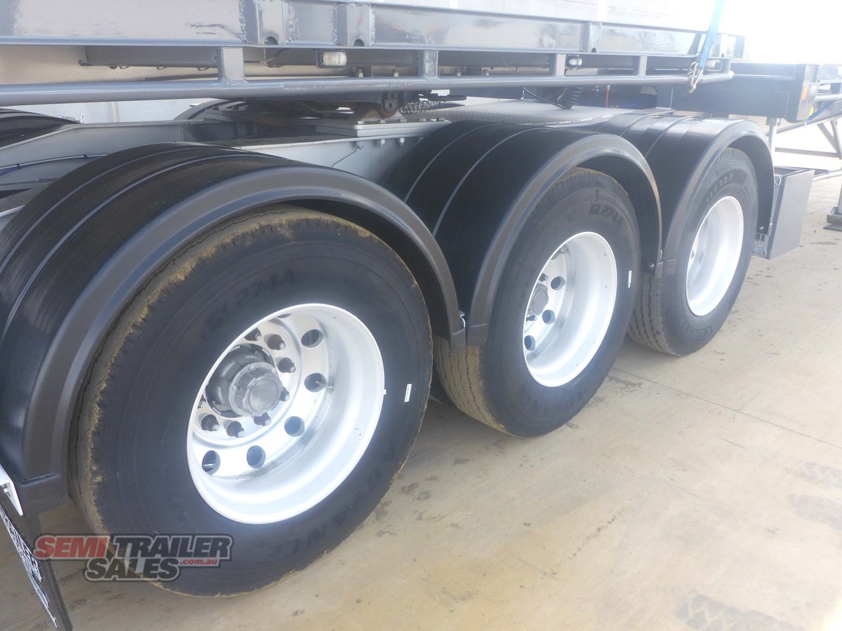 KRUEGER FLAT TOP TRAILER