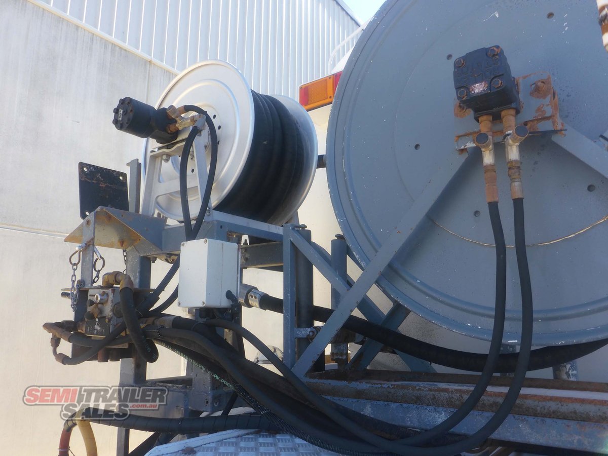 OMEGA TANKER TRAILER
