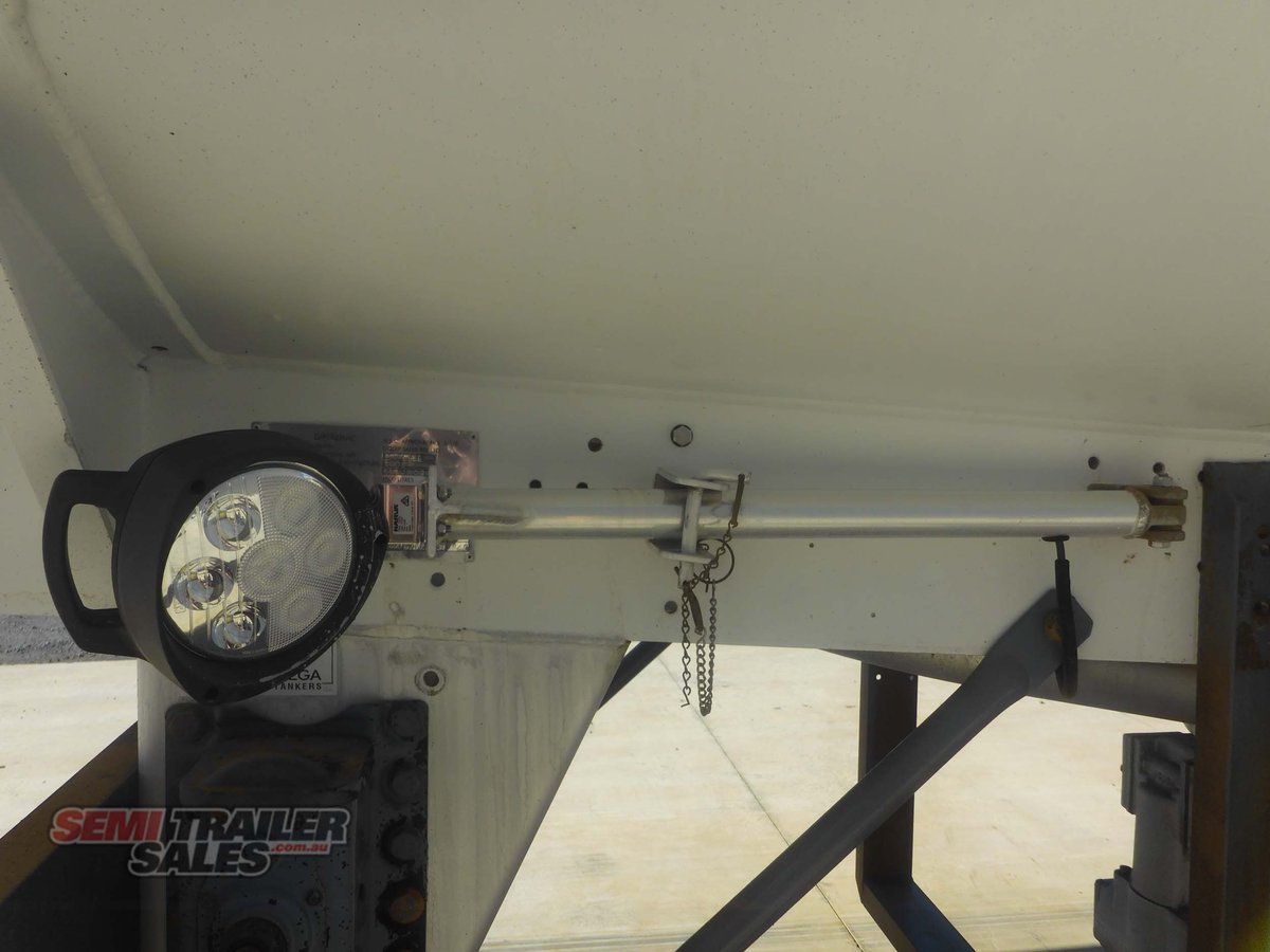 OMEGA TANKER TRAILER