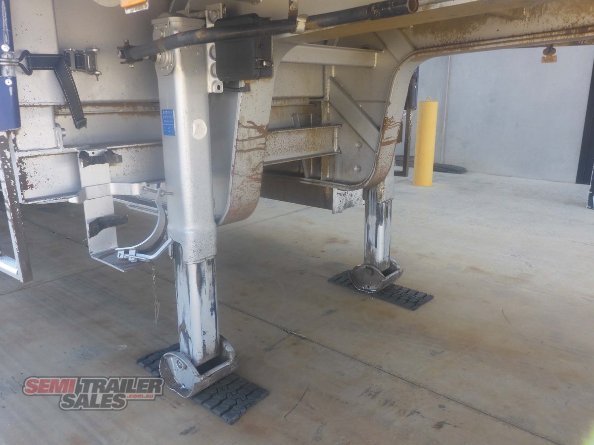 VAWDREY CURTAINSIDER TRAILER