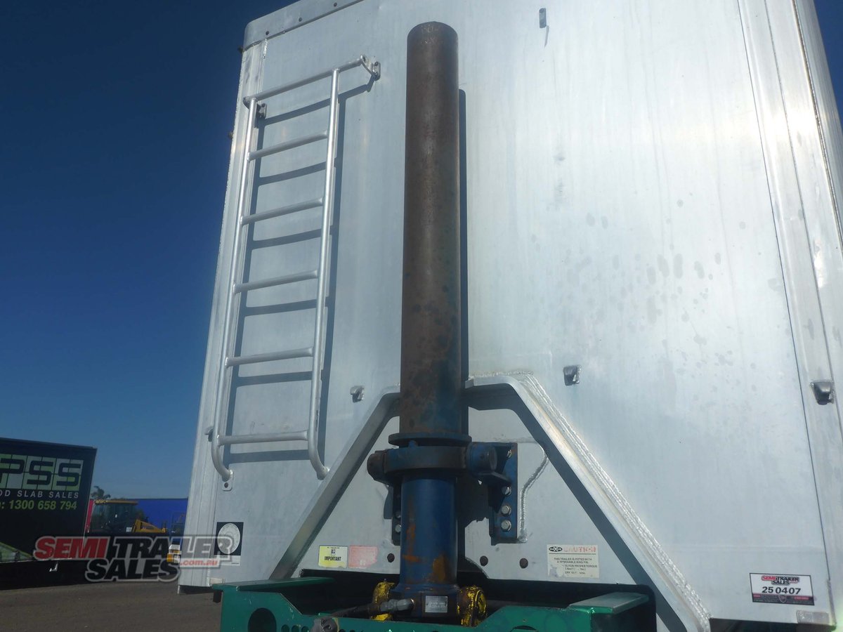 LUSTY TIPPER TRAILER
