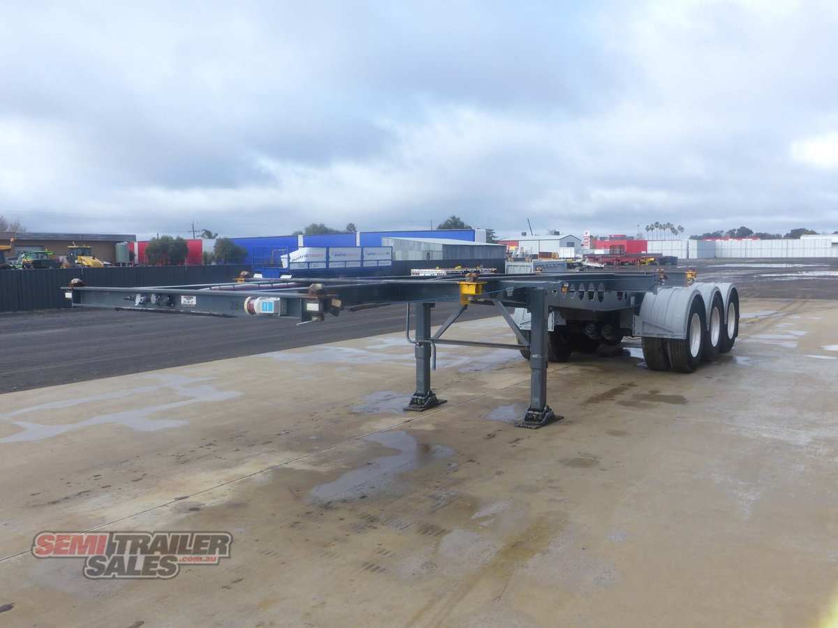 MAXITRANS SKEL TRAILER