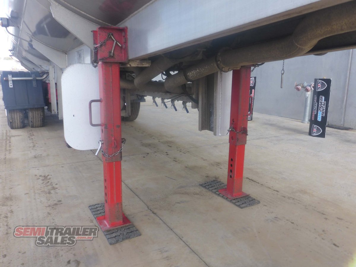 OMEGA TANKER TRAILER