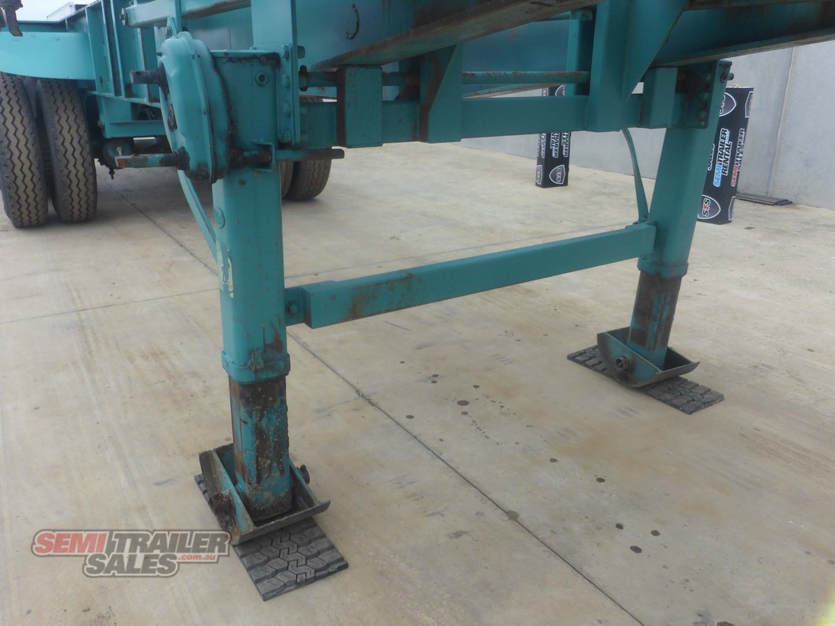 FREIGHTER TRI AXLE TIPPING SKEL TRAILER