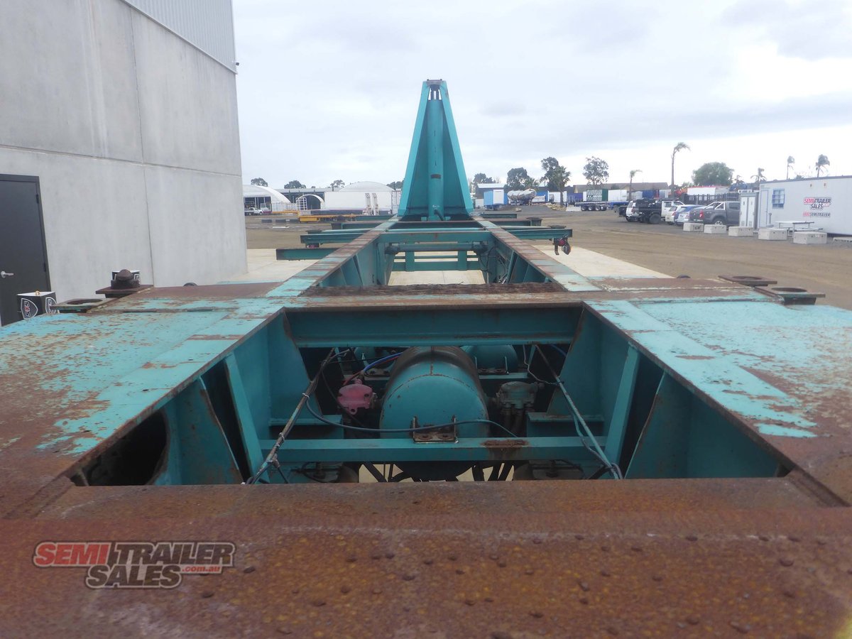 FREIGHTER TRI AXLE TIPPING SKEL TRAILER