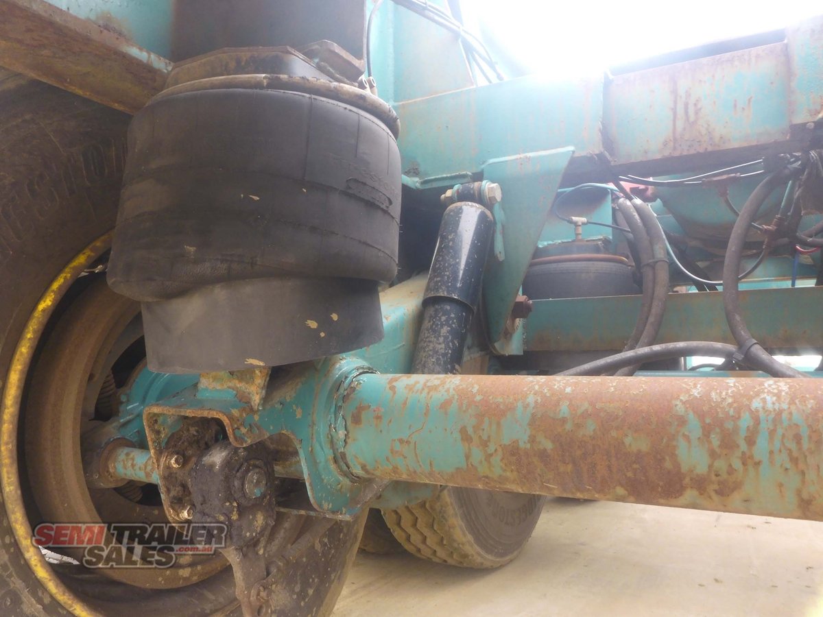 FREIGHTER TRI AXLE TIPPING SKEL TRAILER