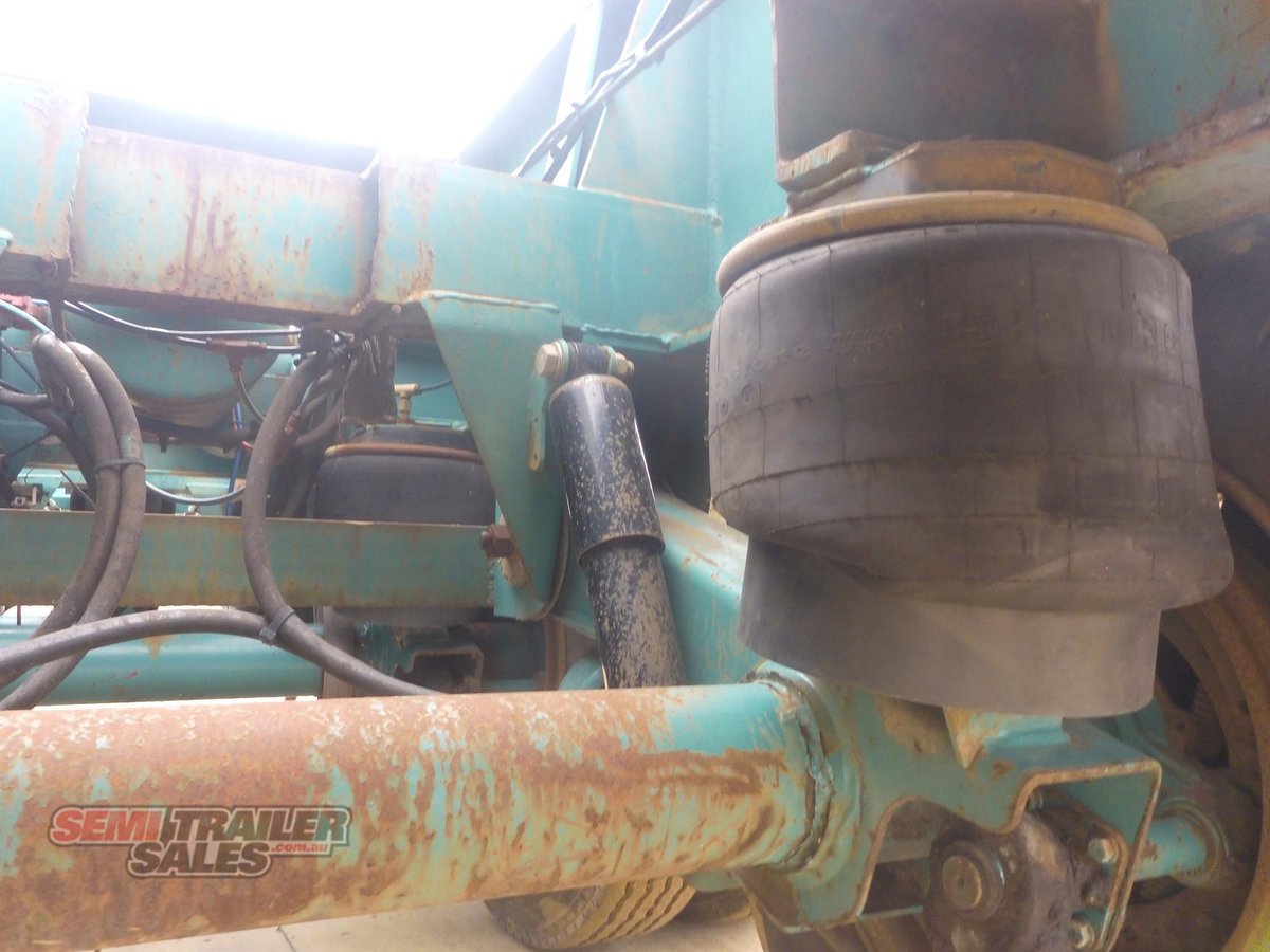FREIGHTER TRI AXLE TIPPING SKEL TRAILER