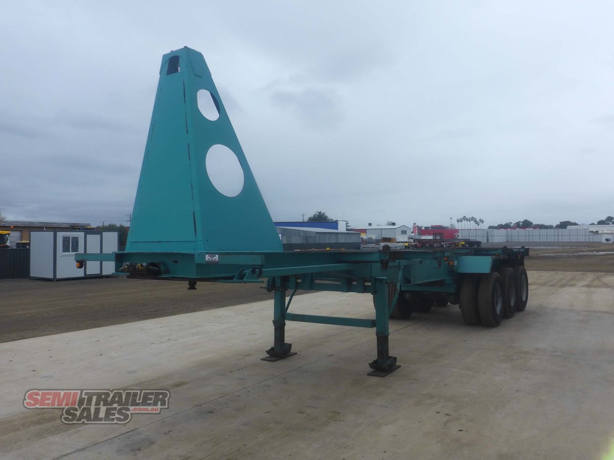 FREIGHTER TRI AXLE TIPPING SKEL TRAILER