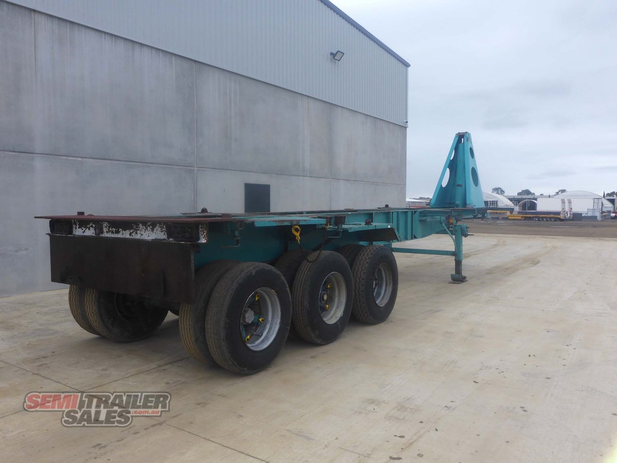FREIGHTER TRI AXLE TIPPING SKEL TRAILER