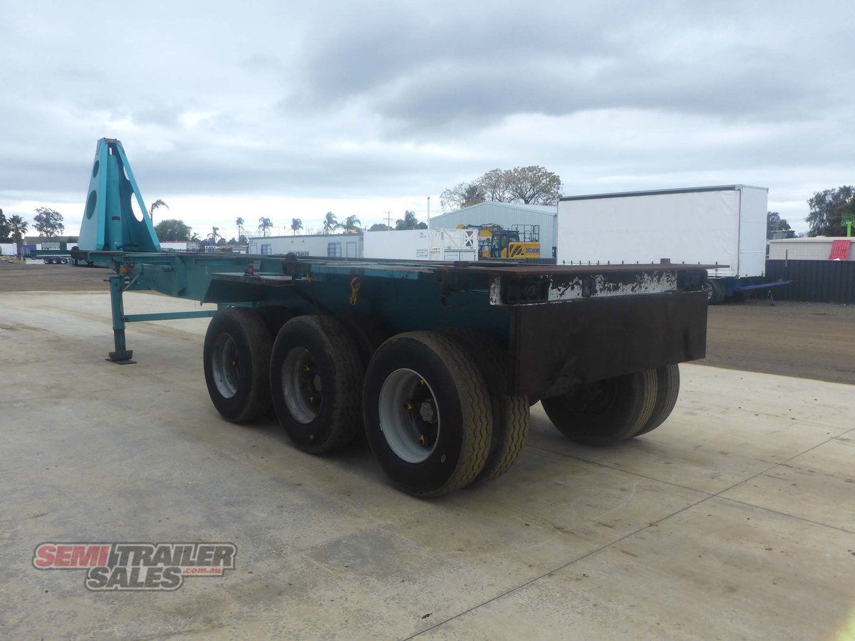 FREIGHTER TRI AXLE TIPPING SKEL TRAILER