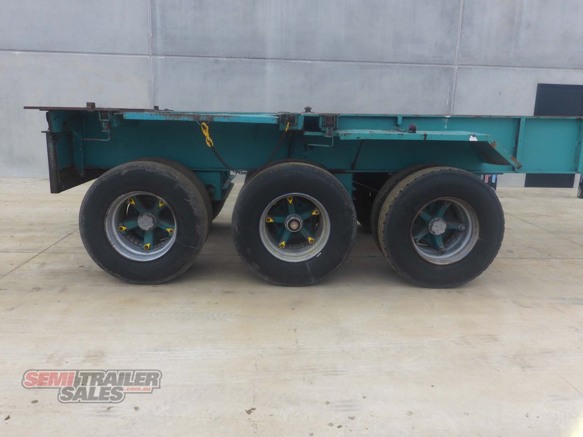 FREIGHTER TRI AXLE TIPPING SKEL TRAILER