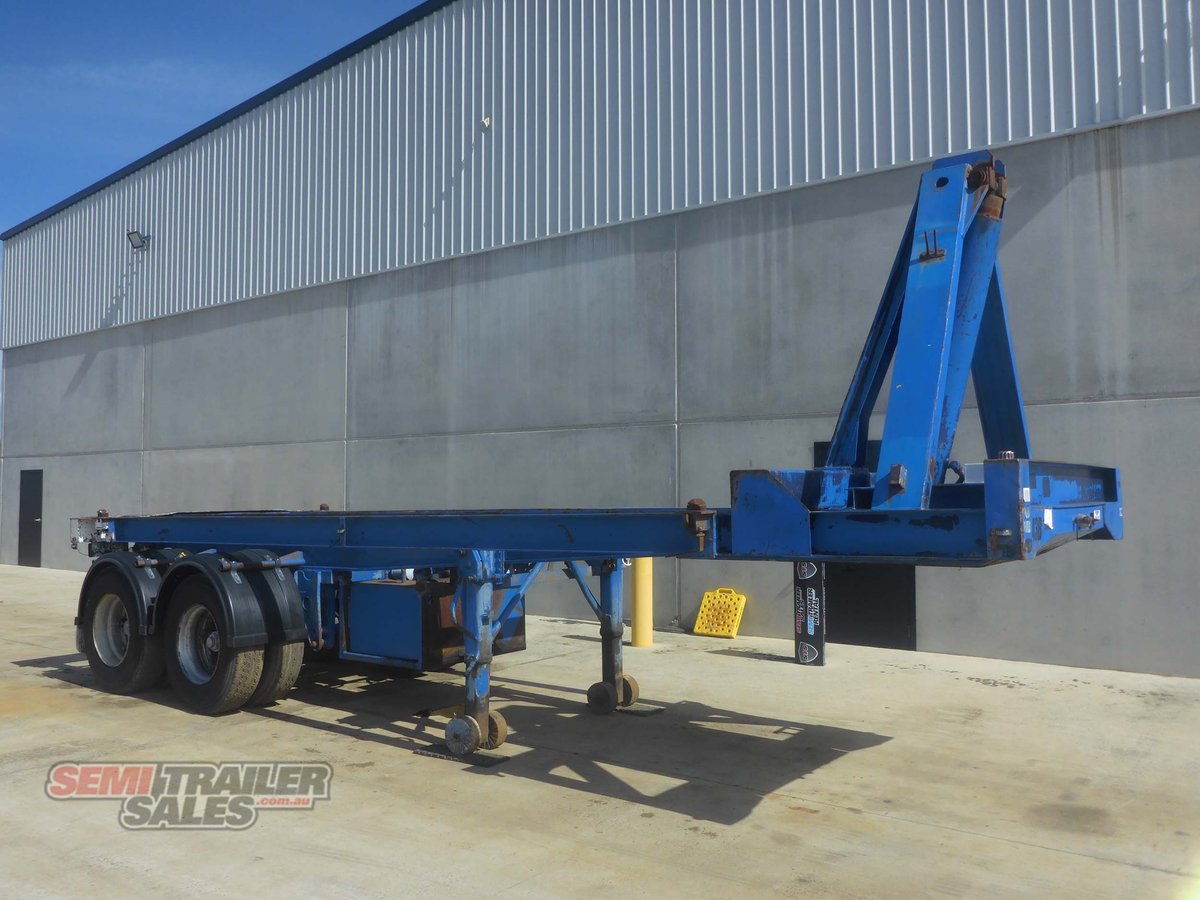 FRUEHAUF SKEL TRAILER