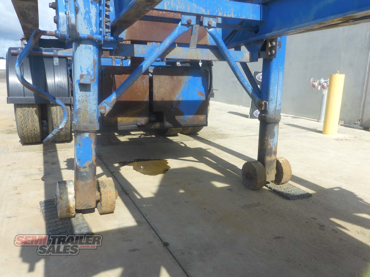 FRUEHAUF SKEL TRAILER
