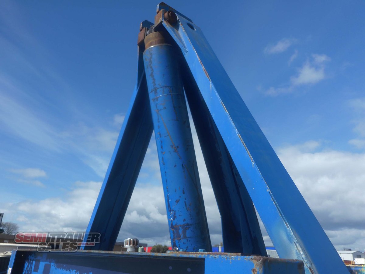 FRUEHAUF SKEL TRAILER