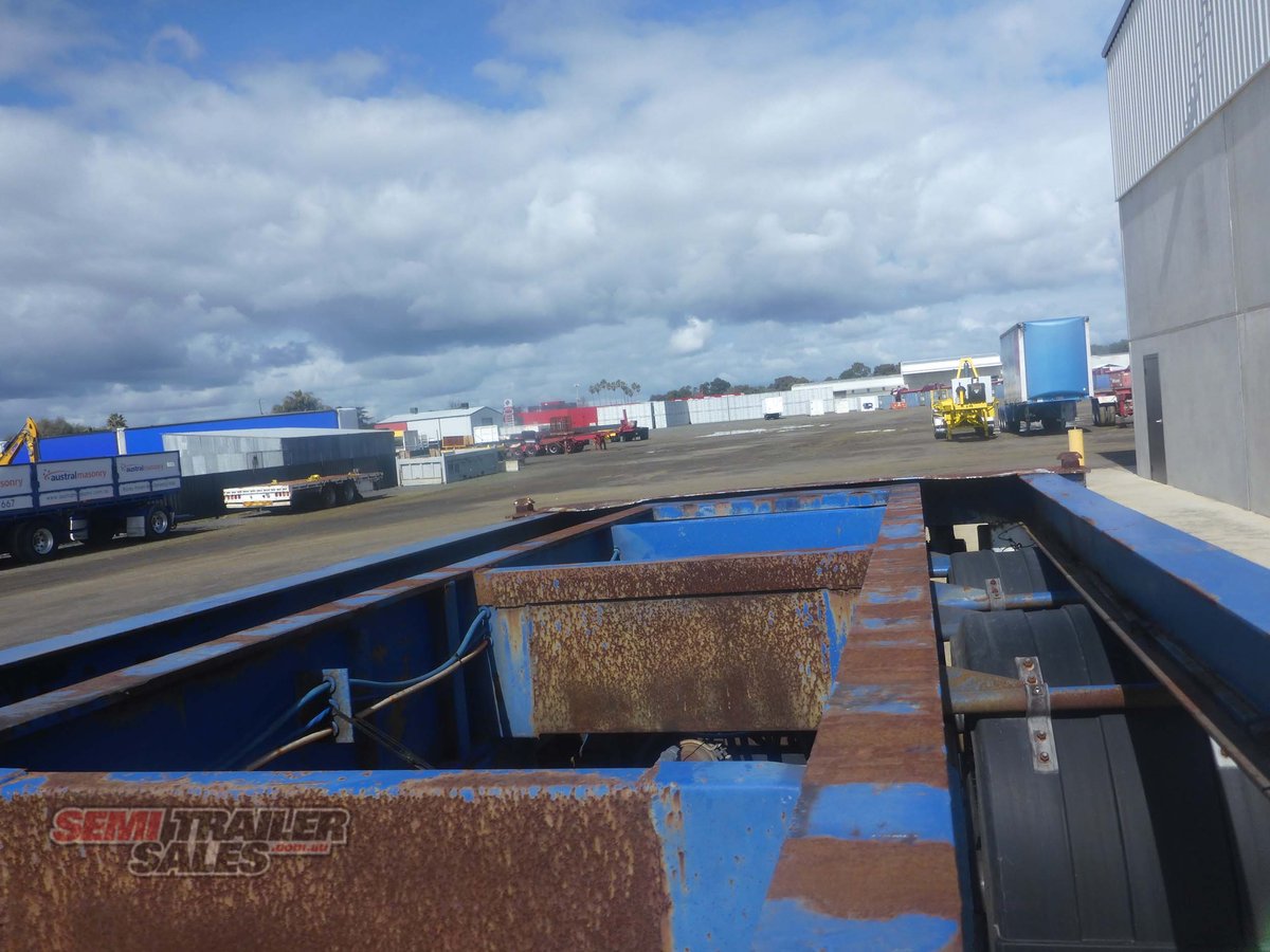 FRUEHAUF SKEL TRAILER