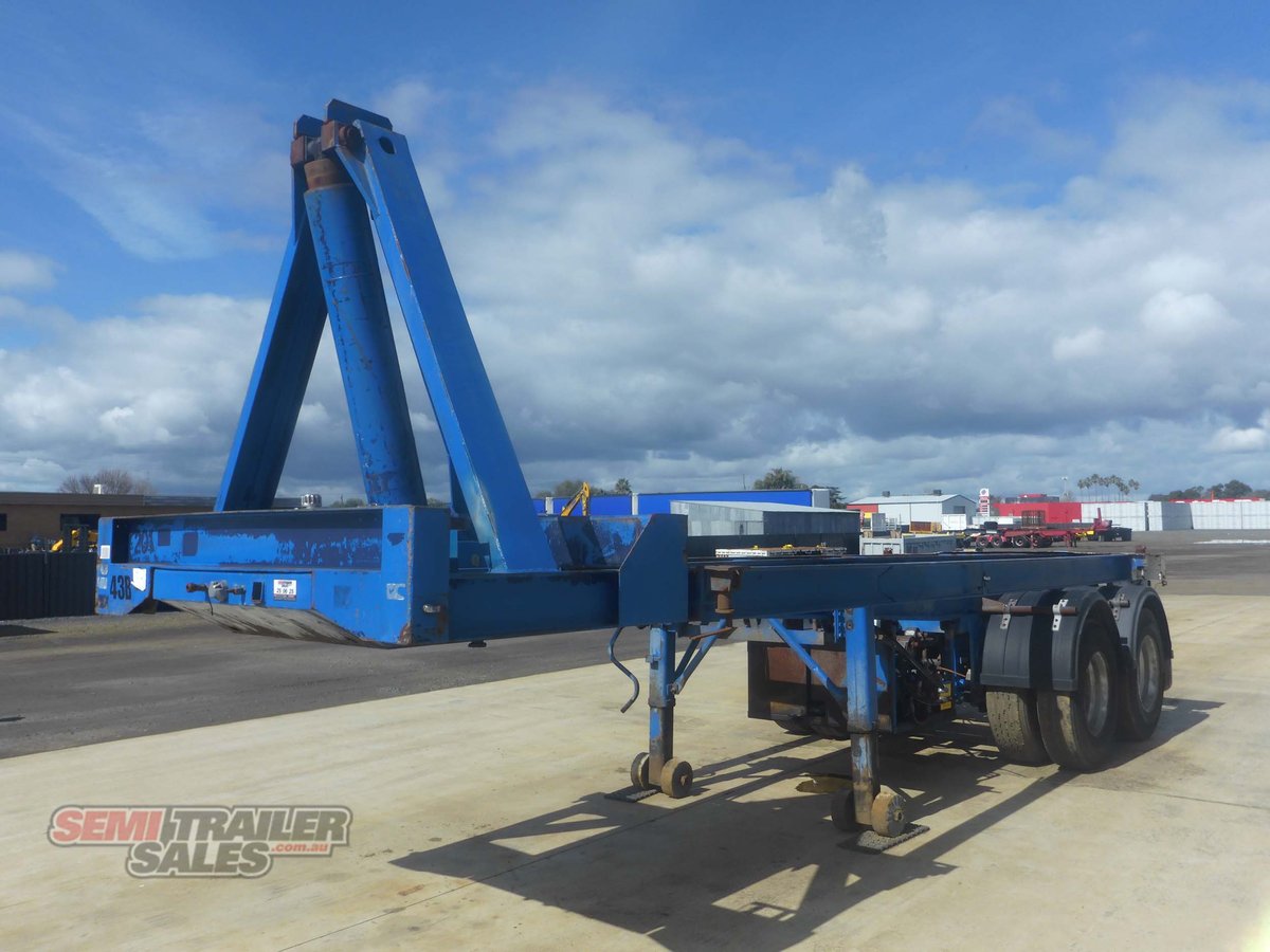FRUEHAUF SKEL TRAILER