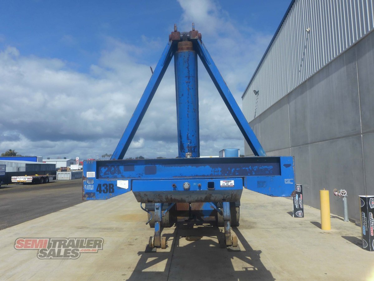 FRUEHAUF SKEL TRAILER