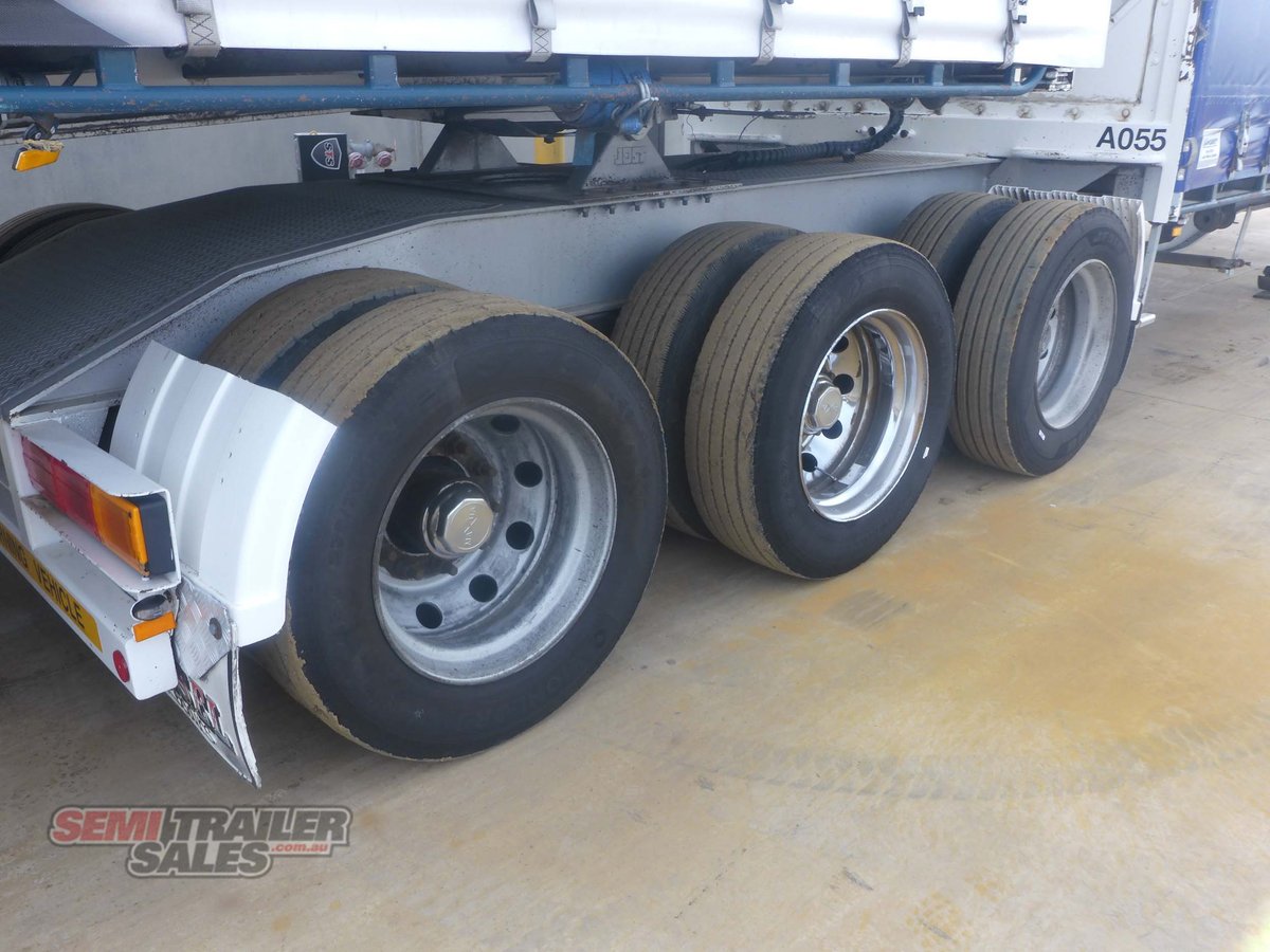 VAWDREY CURTAINSIDER TRAILER