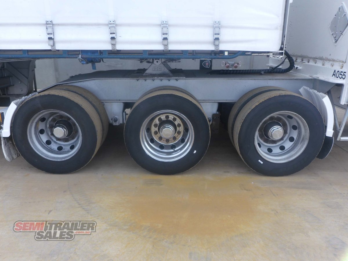 VAWDREY CURTAINSIDER TRAILER