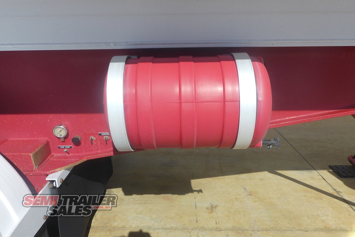LUSTY TIPPER TRAILER