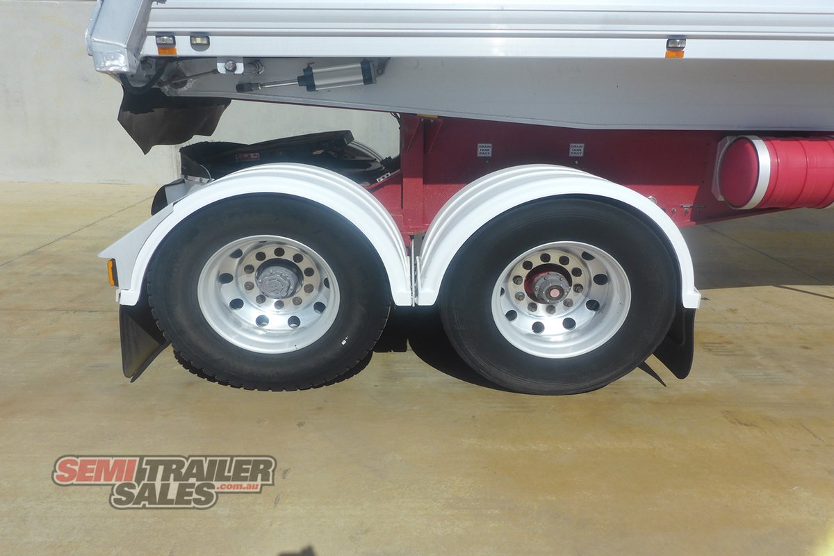 LUSTY TIPPER TRAILER