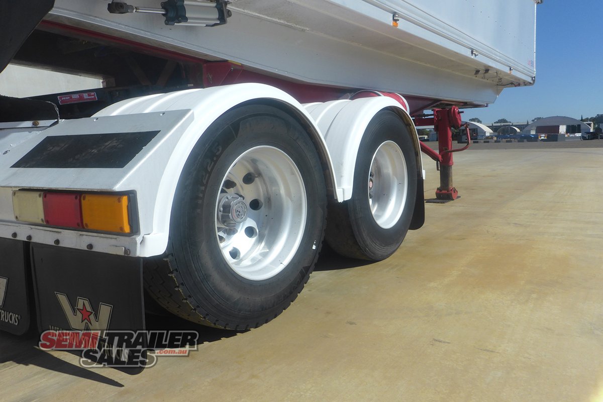LUSTY TIPPER TRAILER