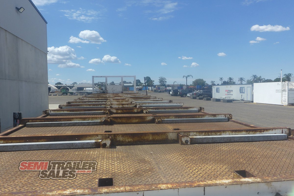 HAULMARK FLAT TOP TRAILER