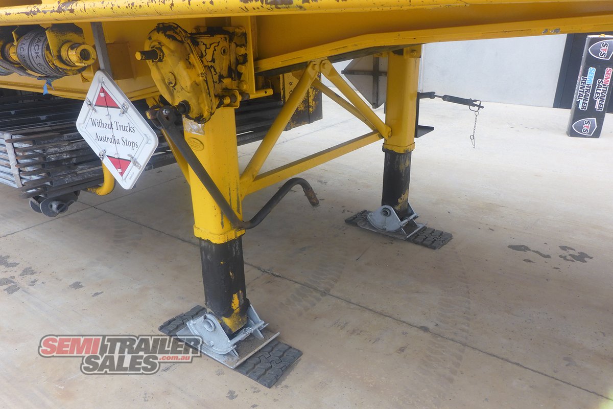 KRUEGER FLAT TOP TRAILER