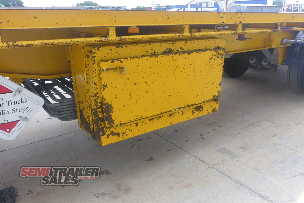KRUEGER FLAT TOP TRAILER