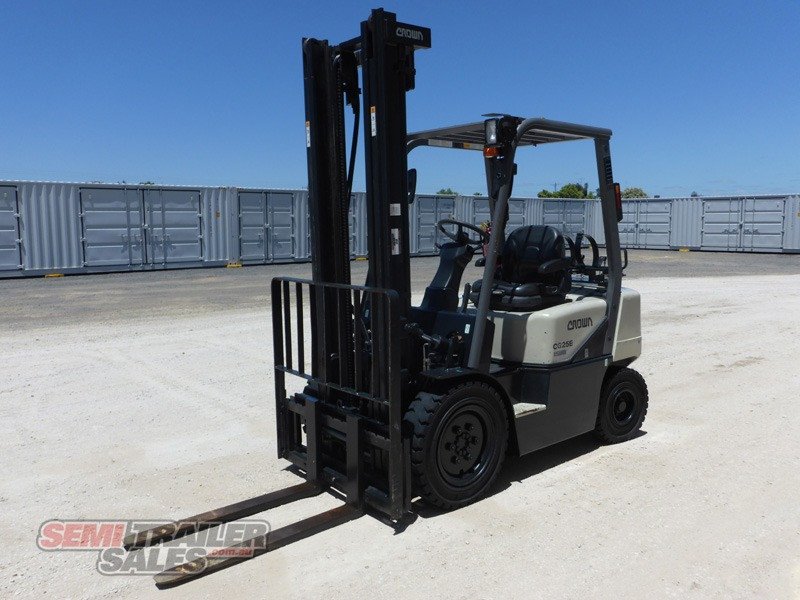 CROWN STD CG825E-3 FORKLIFT
