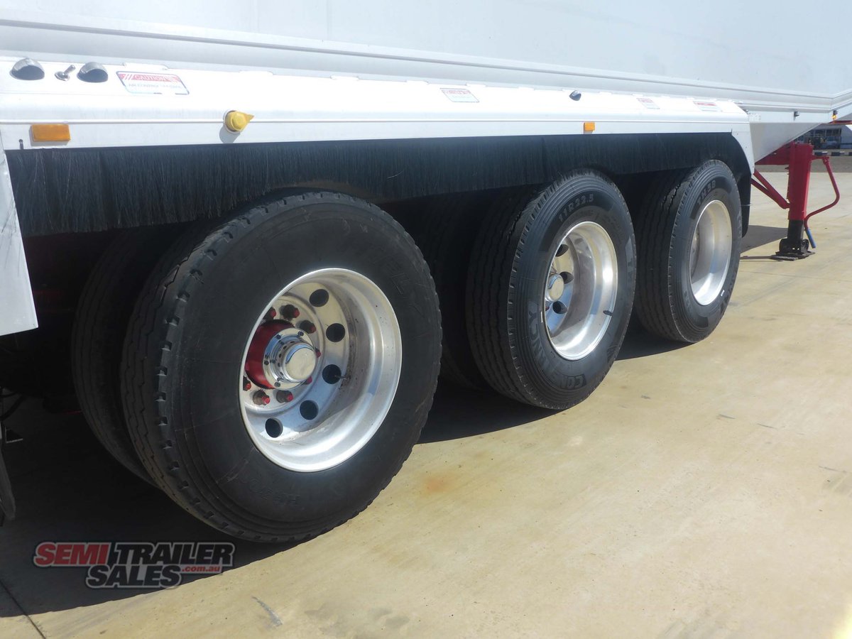 LUSTY TIPPER TRAILER