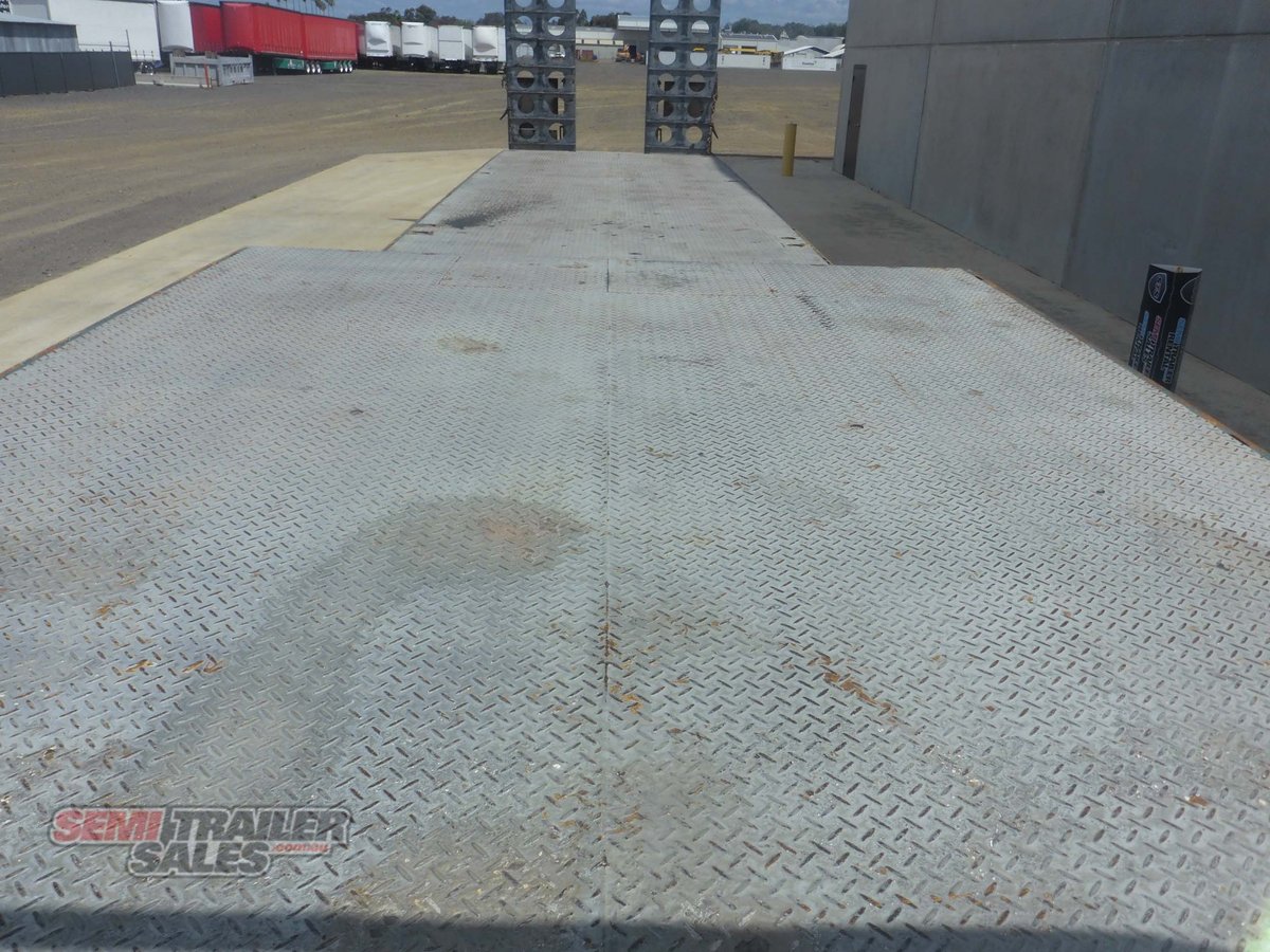 MAXITRANS DROP DECK TRAILER