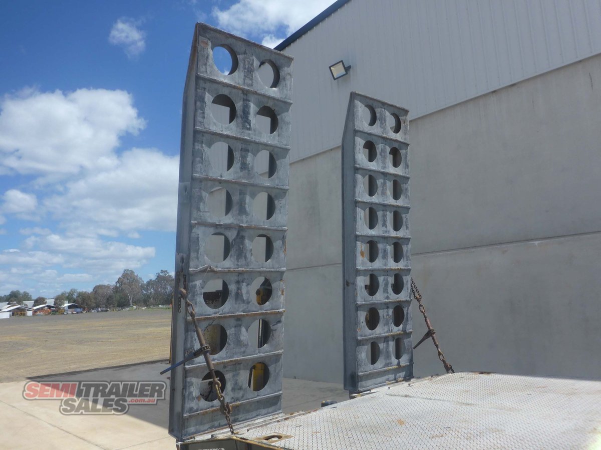 MAXITRANS DROP DECK TRAILER