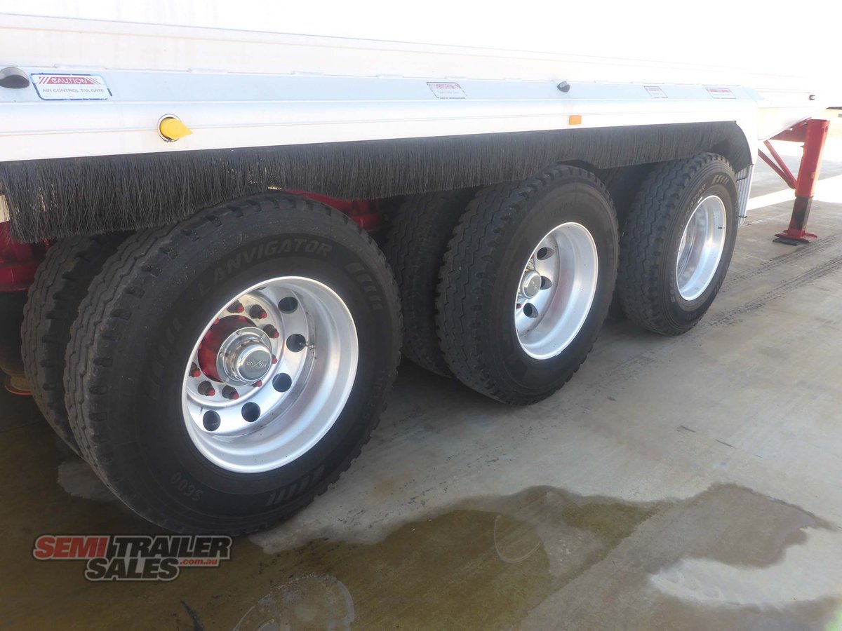 LUSTY TIPPER TRAILER