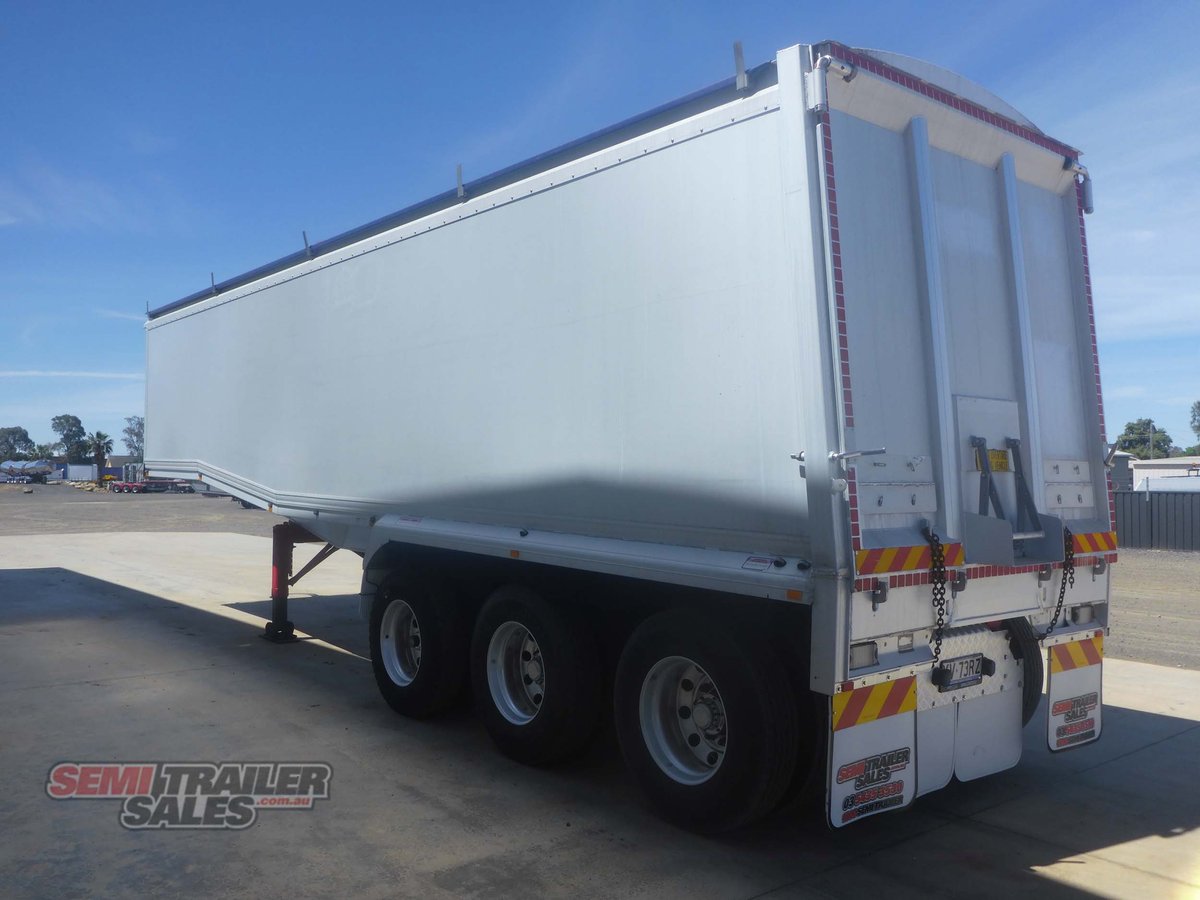 LUSTY TIPPER TRAILER