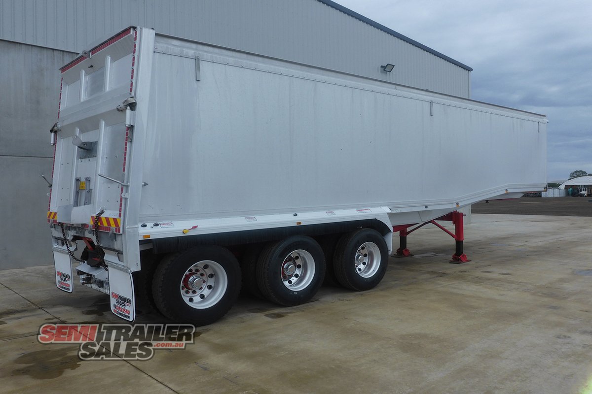 LUSTY TIPPER TRAILER