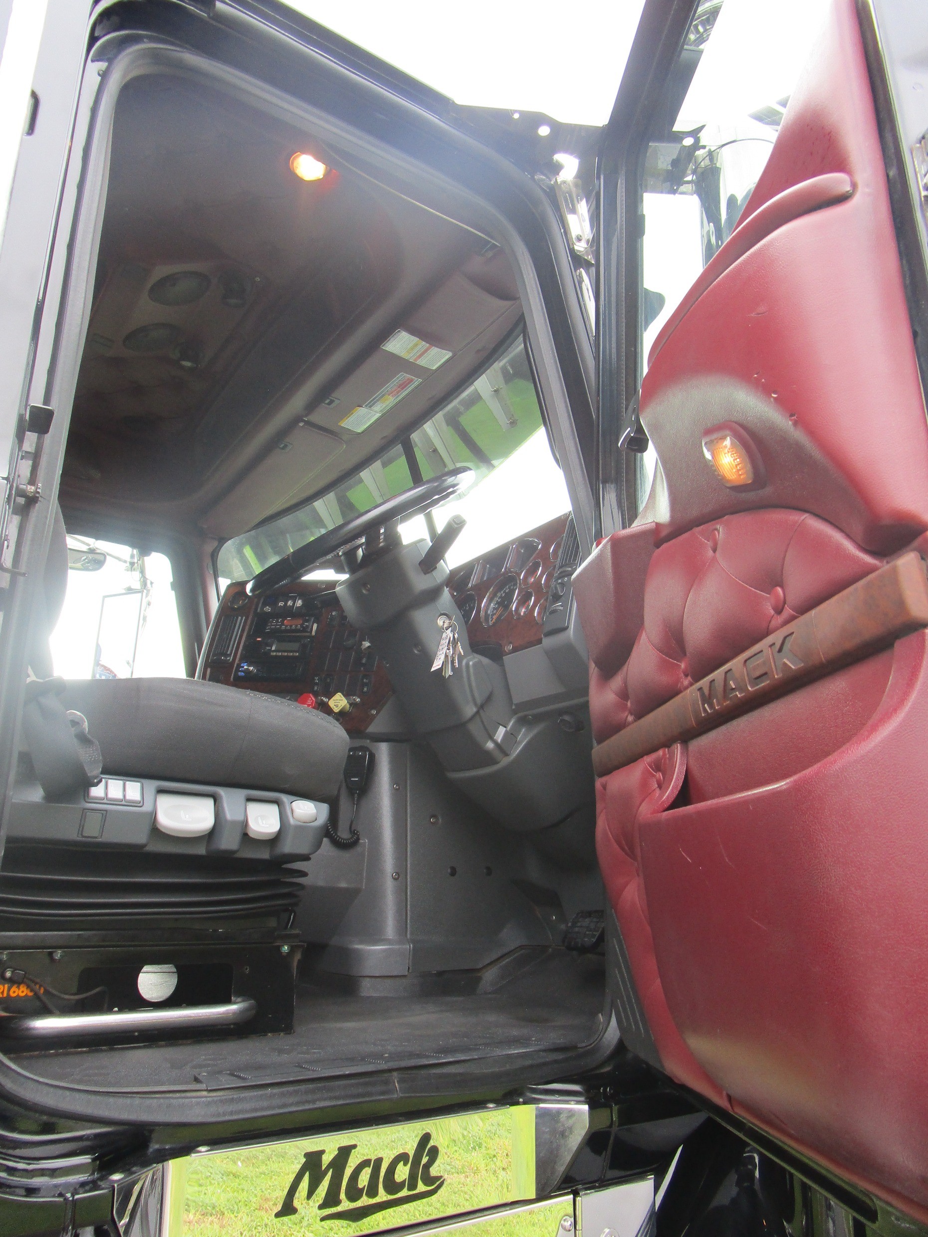 2013 MACK TRIDENT TRUCK AUTOMATIC PRIMEMOVER