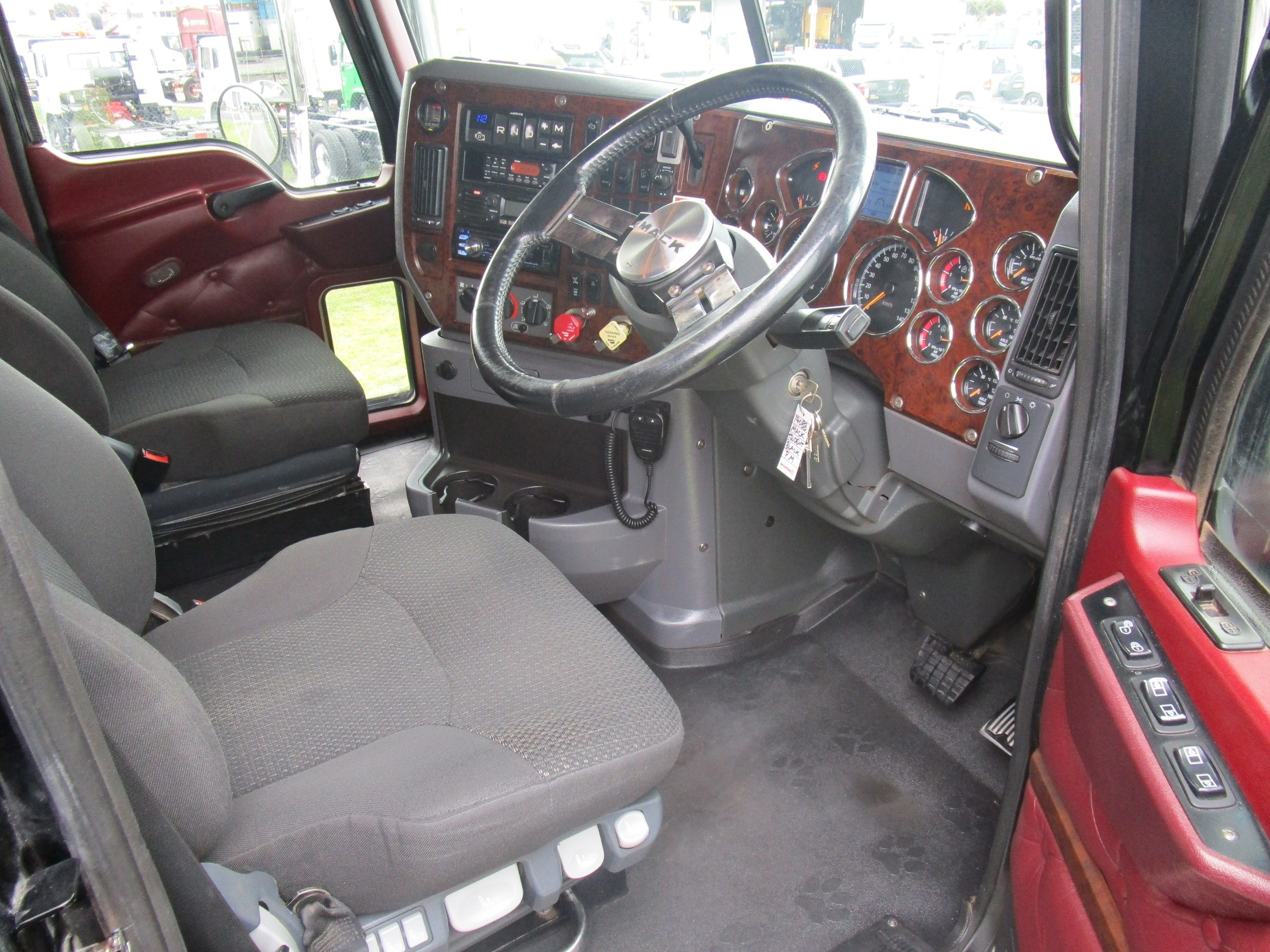 2013 MACK TRIDENT TRUCK AUTOMATIC PRIMEMOVER