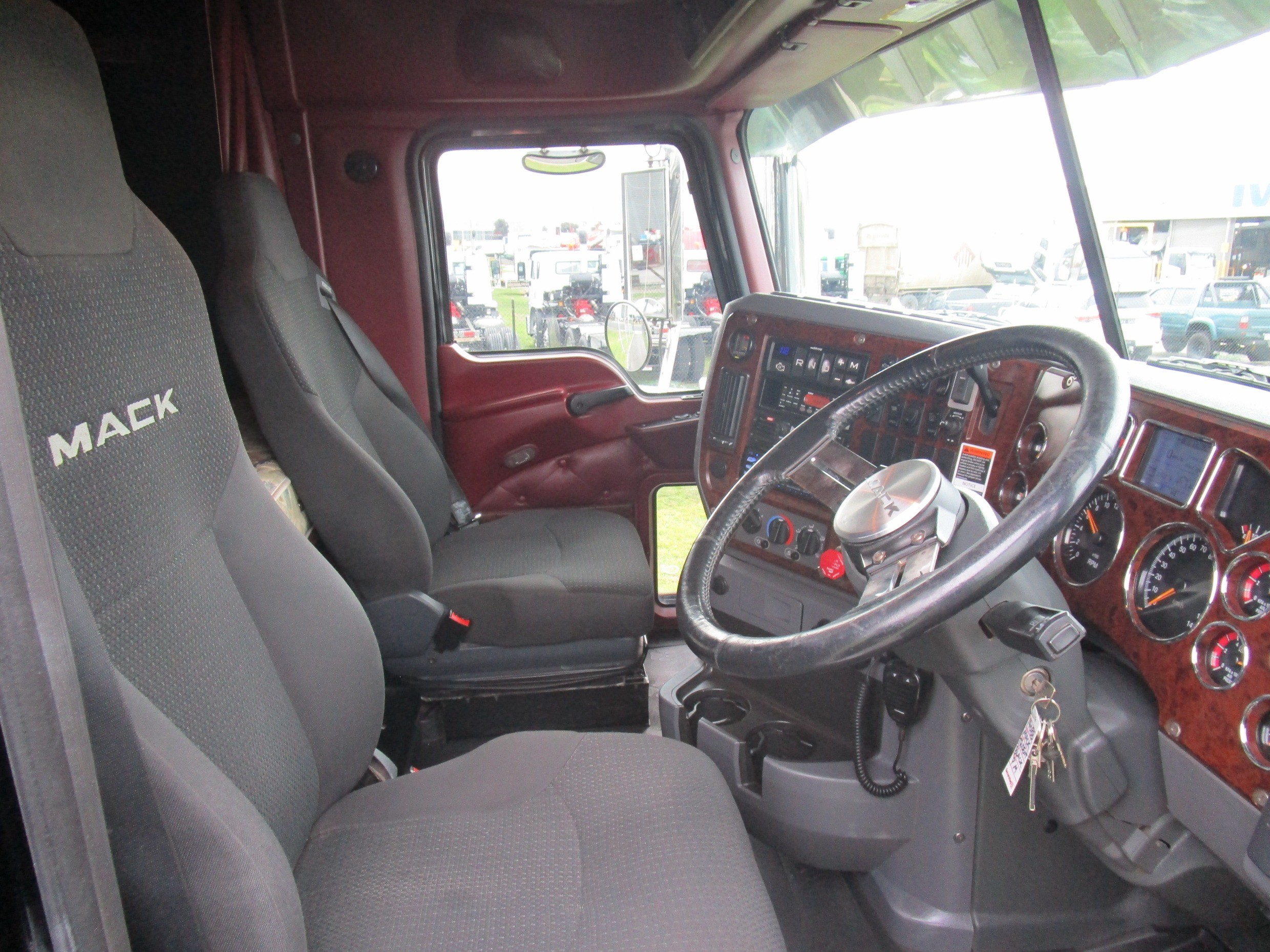 2013 MACK TRIDENT TRUCK AUTOMATIC PRIMEMOVER