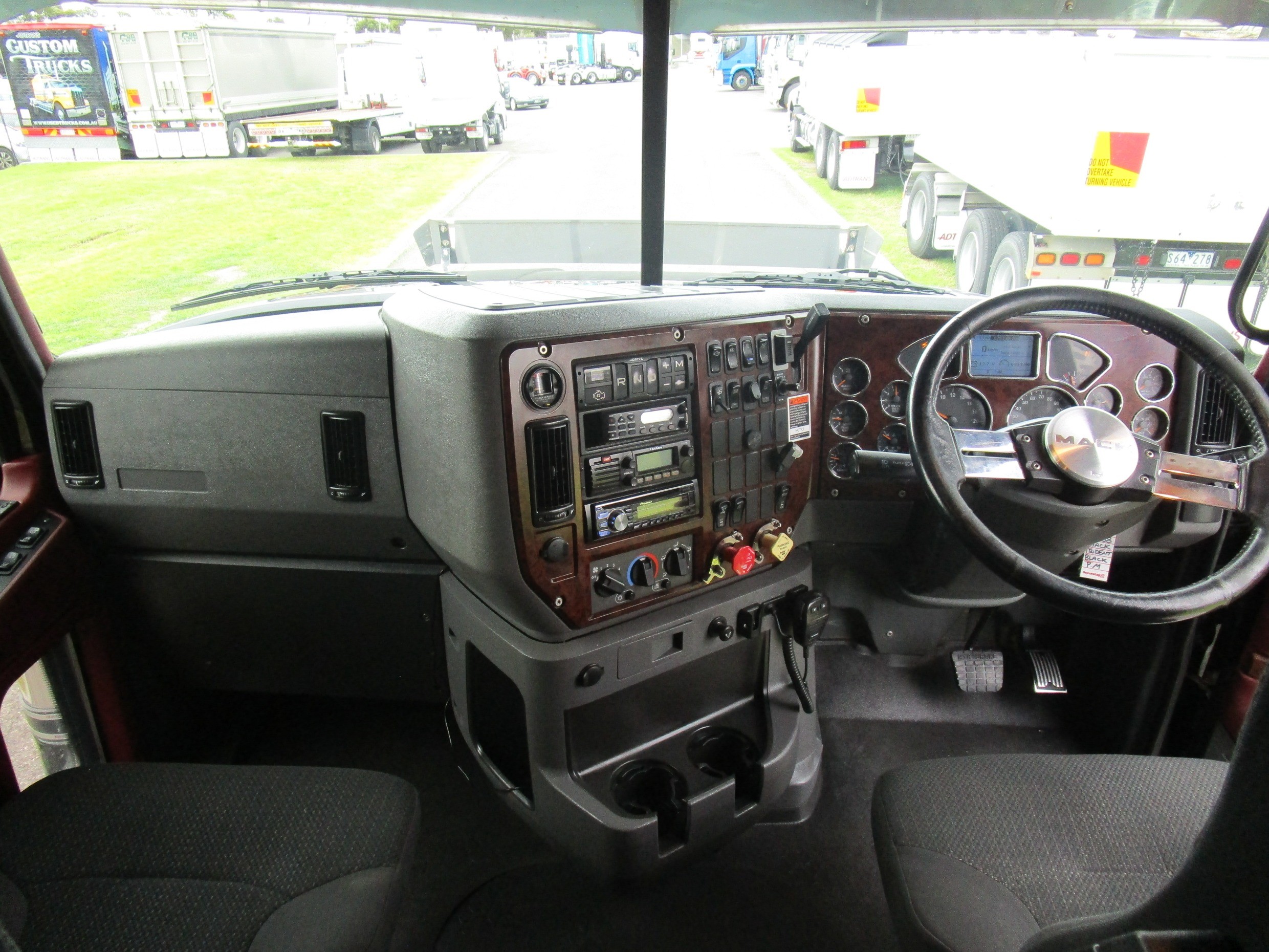 2013 MACK TRIDENT TRUCK AUTOMATIC PRIMEMOVER