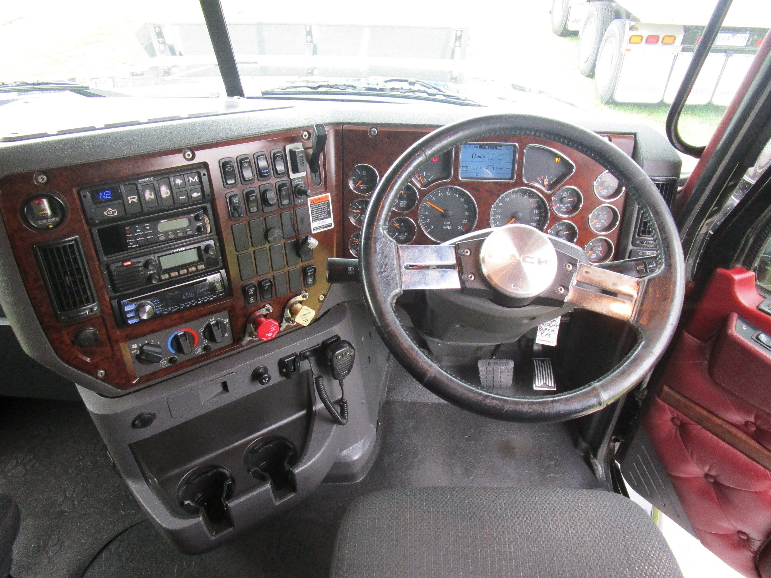 2013 MACK TRIDENT TRUCK AUTOMATIC PRIMEMOVER
