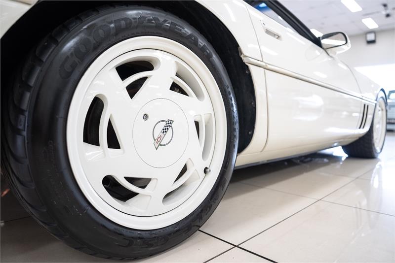 1988 CHEVROLET CORVETTE 35TH ANNIVERSARY 3 SP AUTOMATIC 2D TARGA